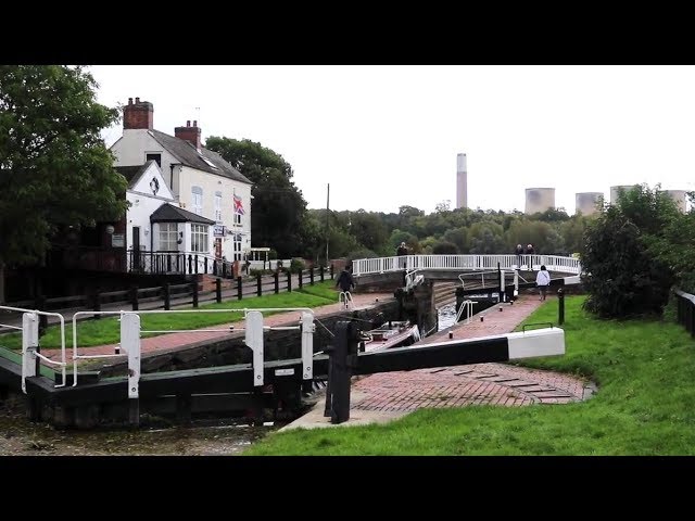 Ep 61 | Back in the UK Gongoozaling | Local Pubs and Locks with Aussie Friends