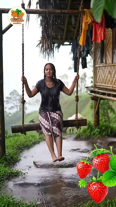 Seorang Wanita Desa Cantik Duduk Santai Sendiri Di Ayunan Saat Hujan, Temani Dong #rain #nature