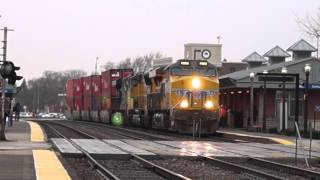 A Very Short Stack Train (Rough Clip)  Elmhurst Illinois  UPRR Chicago West Line