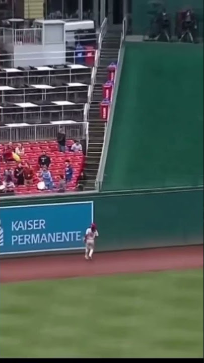 Luke Voit puts a CHARGE into one!!⚡️⚡️⚡️⚡️