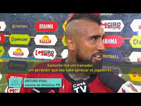 Vidal chama Sampaoli de perdedor; Renata Fan e Denilson comentam