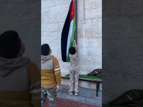 رفع العلم الاردني الطابور الصباحي مدارس عاش المليك