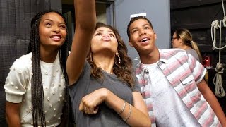 Zendaya On the Set of Her Special 'Black-ish' Episode!