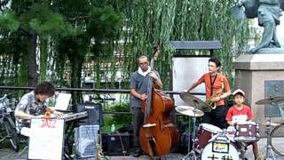 Street Music - Japanese Jazz Band - Gion - Night in Tunisia