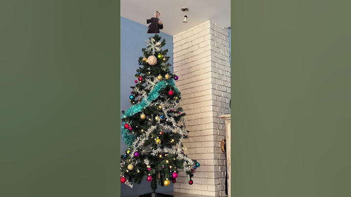 когато звездата е от горе на елхата