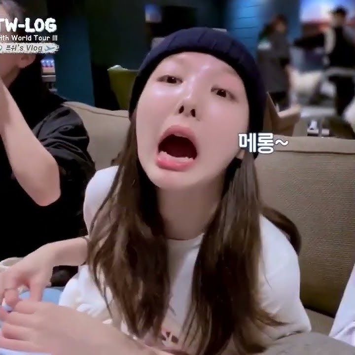 She looks like GD here😂😂