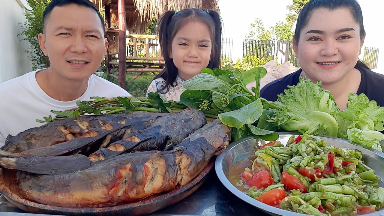 ปลาดุกย่างกินกับตำถั่วแซบเข้ากันคัดเนาะจ้า 8 ตุลาคม พ.ศ.2565