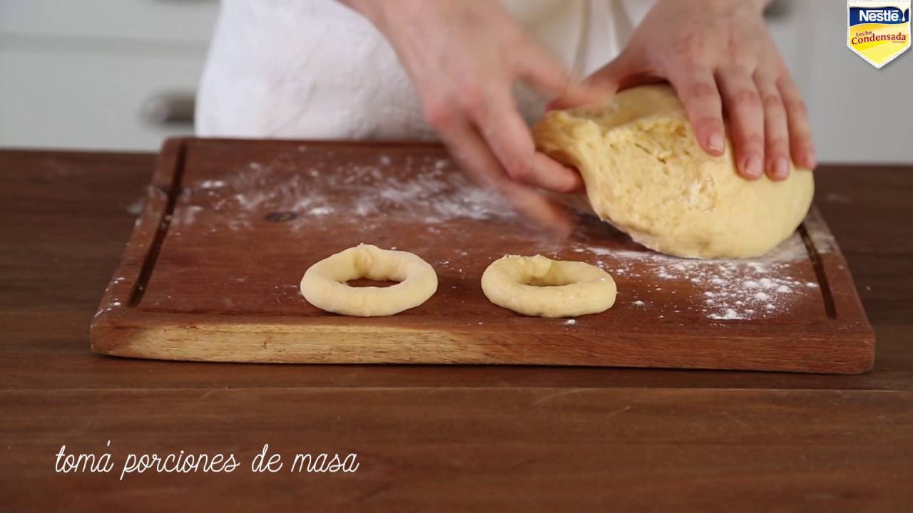 Resultado de imagen de amasar la masa y hacer bolas de rosquillas