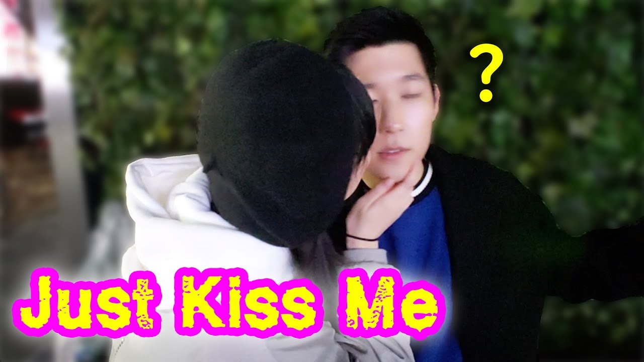 Female Subscriber Kisses An Awkward Youtuber Youtube