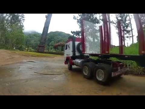 rc-truck-volvo-6x6-loading-wood