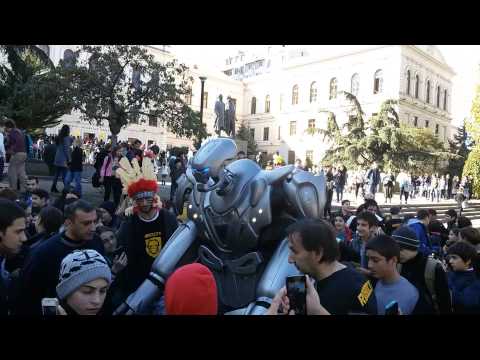 რობოტი \"მაქსიმუსი\" რუსთაველის გამზირზე.