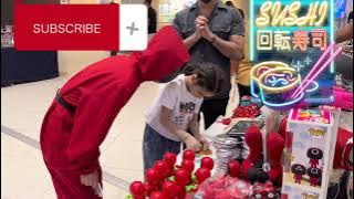 طفله تلعب لعبه الحبار شوفو الحبار شسوه بيها