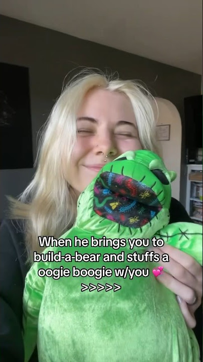 This is your sign to bring your girl to BaB ASAP #oogieboogieman #buildabear #relationshipgoals