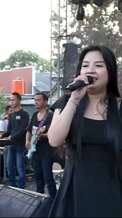 The flute is fun to wait for the singer #shorts #flute #singer #dangdut #nianmusicmakingurih