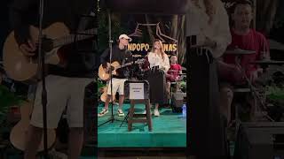 nabila maharani dan tri suaka, live kau khianati doaku single dari nabila maharani, keren 👍👍👍