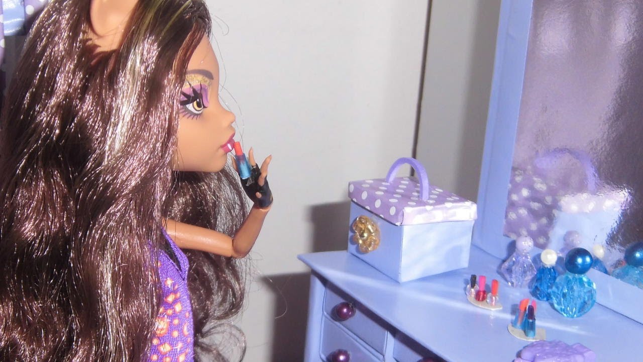 COMO FAZER MAQUIAGEM PARA BONECAS - Barbie, Monster High e outras 