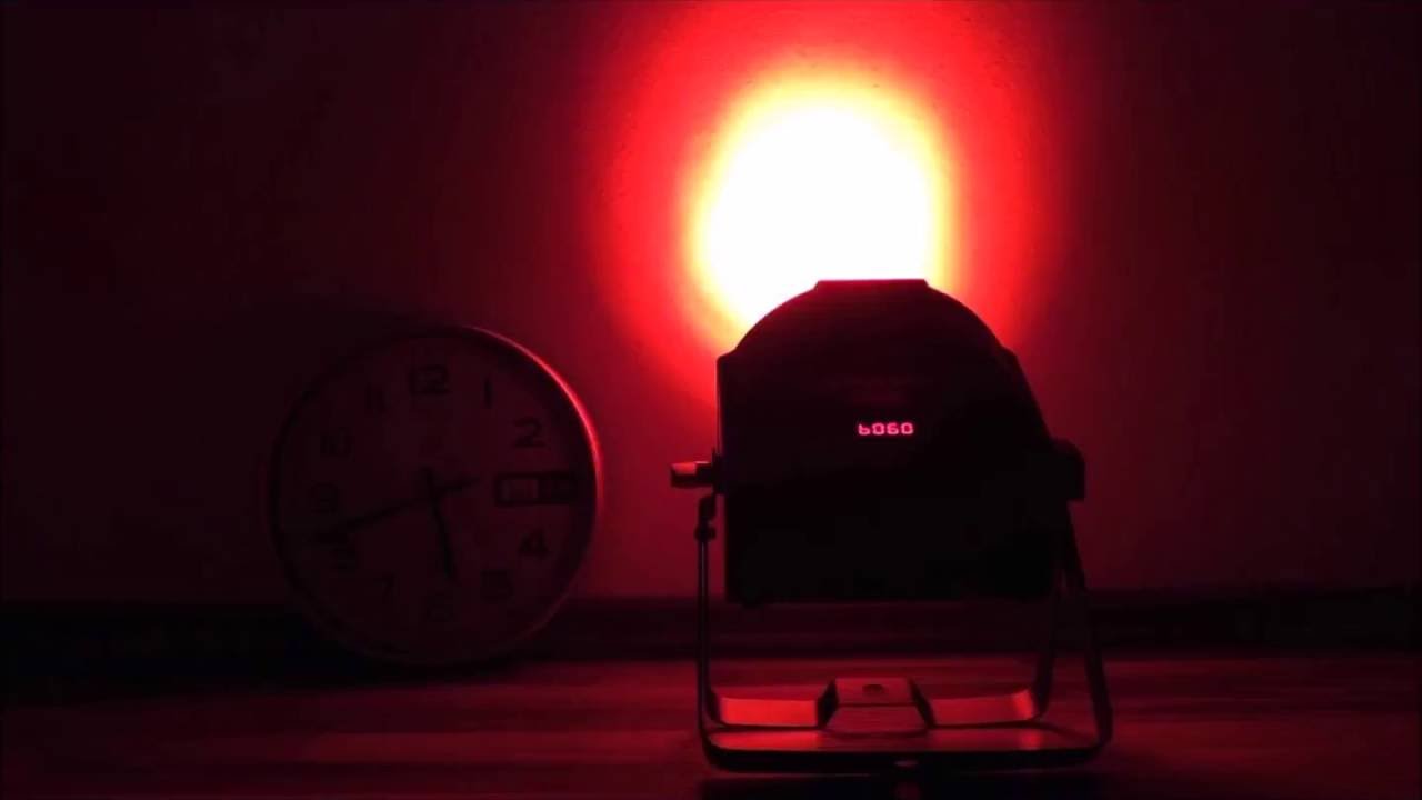 American DJ "Mega QPlus GO" AKKU Flat-PAR-Spot mit 5x 4-Watt, 4-in-1 Quad-LEDs