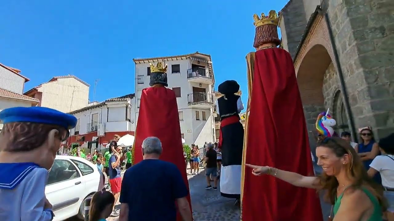 Gigantes de Arenas de San Pedro (Ávila), en agosto de 2022