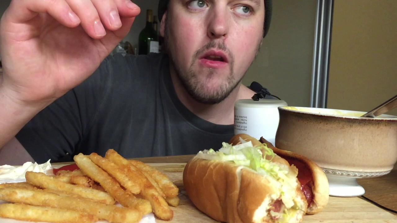 АСМР поедание хот-догов и картофеля фри