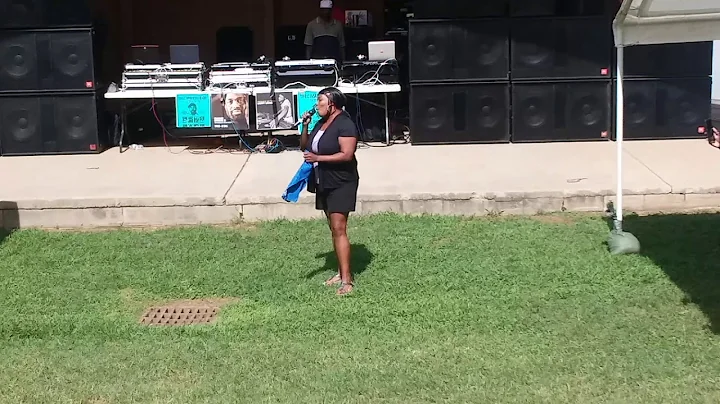 Darlene Watts Howard  singing at Earlewood  park C...