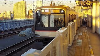 東急田園都市線5000系5104F各駅停車中央林間駅行き二子新地駅到着(2022/12/20)