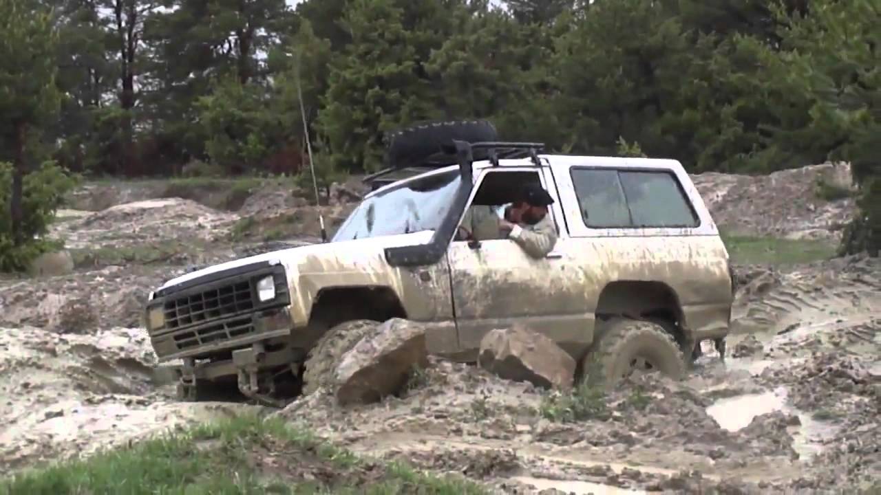 Nissan Patrol 160 off road - YouTube