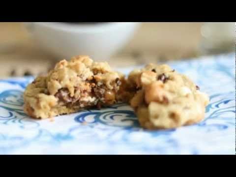 Recipe & Review: Snickers Stuffed Loaded Peanut Butter Oatmeal Cookies