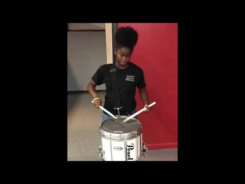 amazing-female-snare-drummers-playing-drum-solos