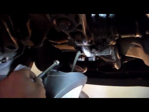 Видео: Замена масла в механической коробки передач фиат добло 223 кузов.