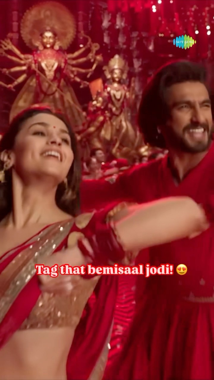 Jab ye couple floor pe aata hai, dhindhora toh bajta hi hai! ? #aliabhatt #ranveersingh #navratri