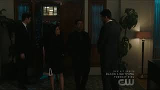 Riverdale episode 2.17 Veronica, Archie and the Lodges arrives at the Pembrooke