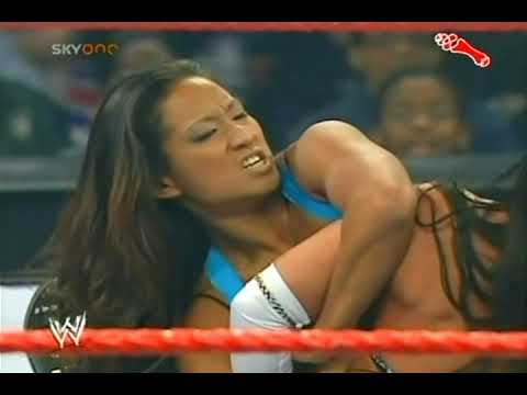 10.10.04 Victoria vs Gail Kim (WWE HEAT) - YouTube