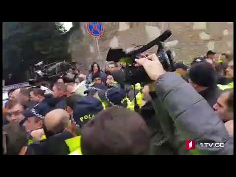 დაპირისპირება „ქართული ოცნების“ ცენტრალურ ოფისთან