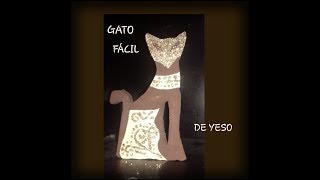 Gato hecho de yeso y diamantina. Cat figure made with plaster and diamond