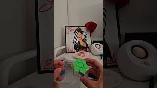 Flower cube || Working out how to solve it #rubikscube #latinmusic #selenaquintanillafans