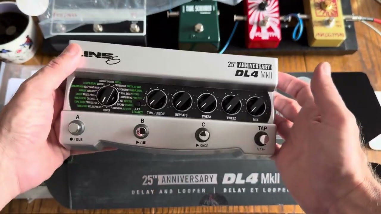 Line 6 DL4 MkII 25th Anniversary (what's in the box?) - YouTube