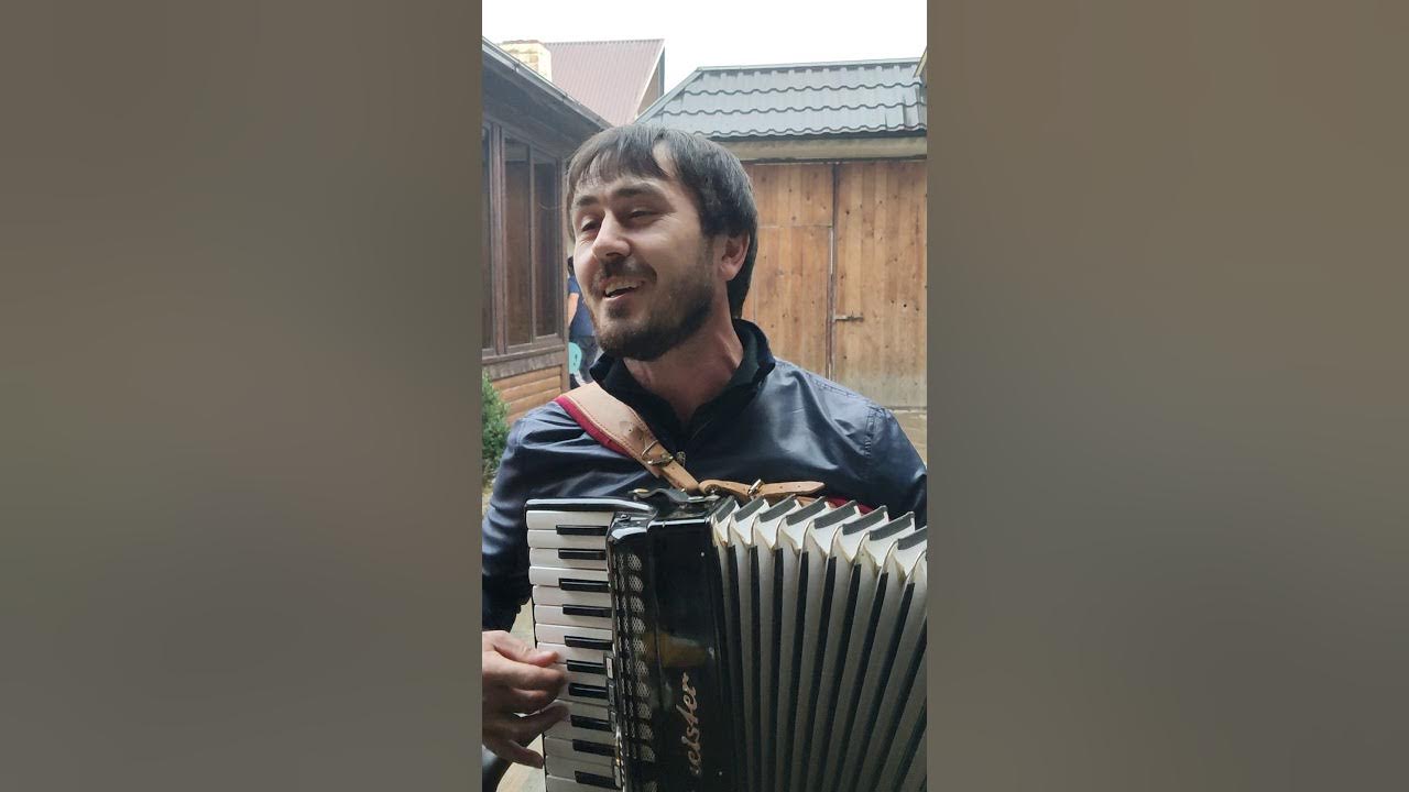 Песни расула даргинские. Даргинская гармошка. даргинцы отдыхают на гармошке. даргинская песня на гармошке. даргинские песни.