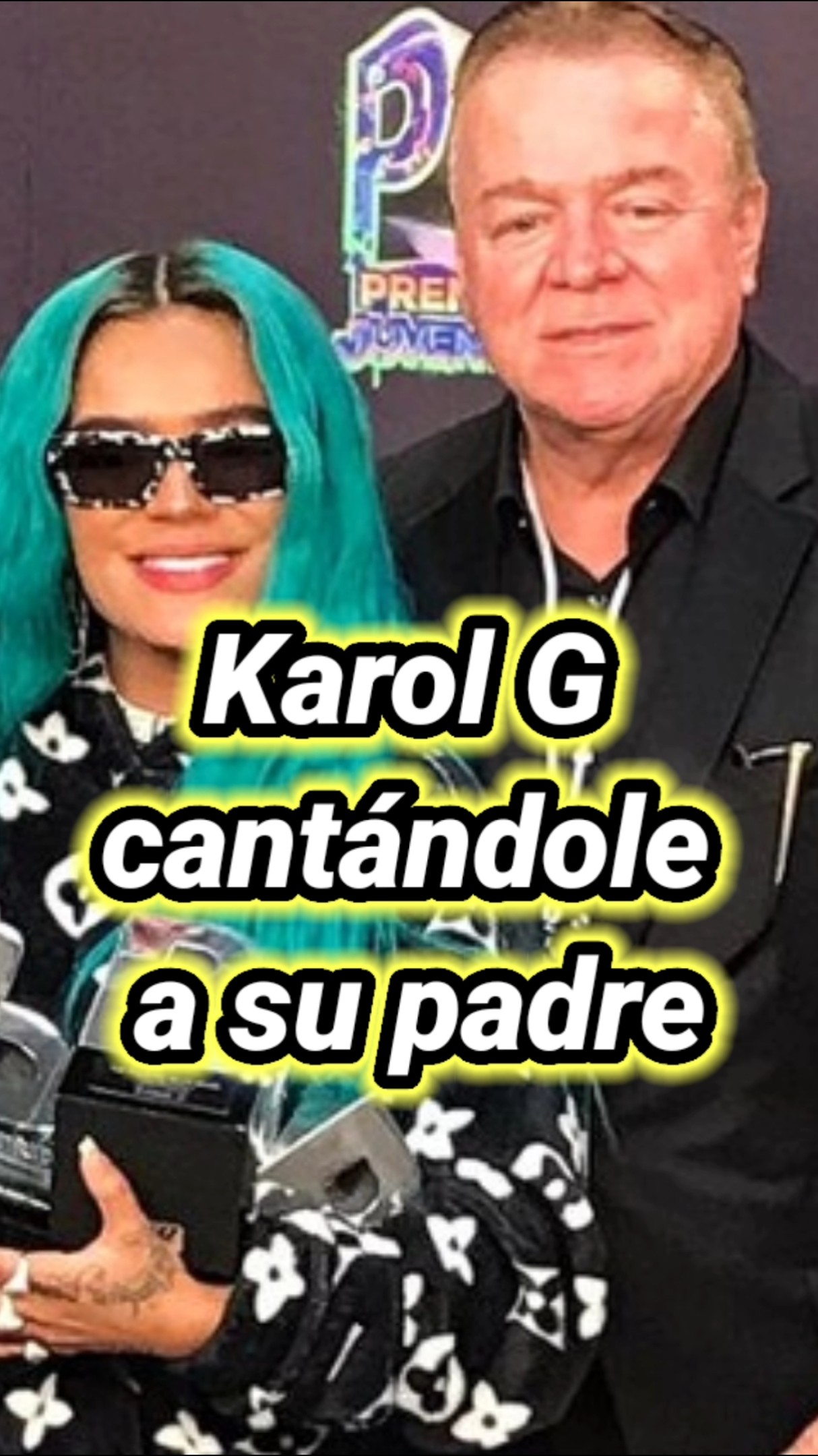 Karol G cantándole a su padre. #karolg