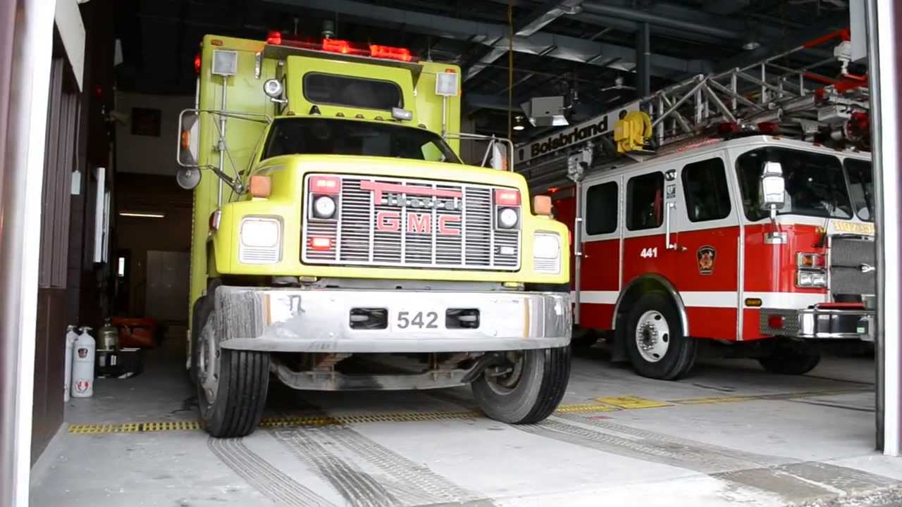 AWSOME FIRE TRUCKS AT BOISBRIAND QC FIRE STATION. - YouTube