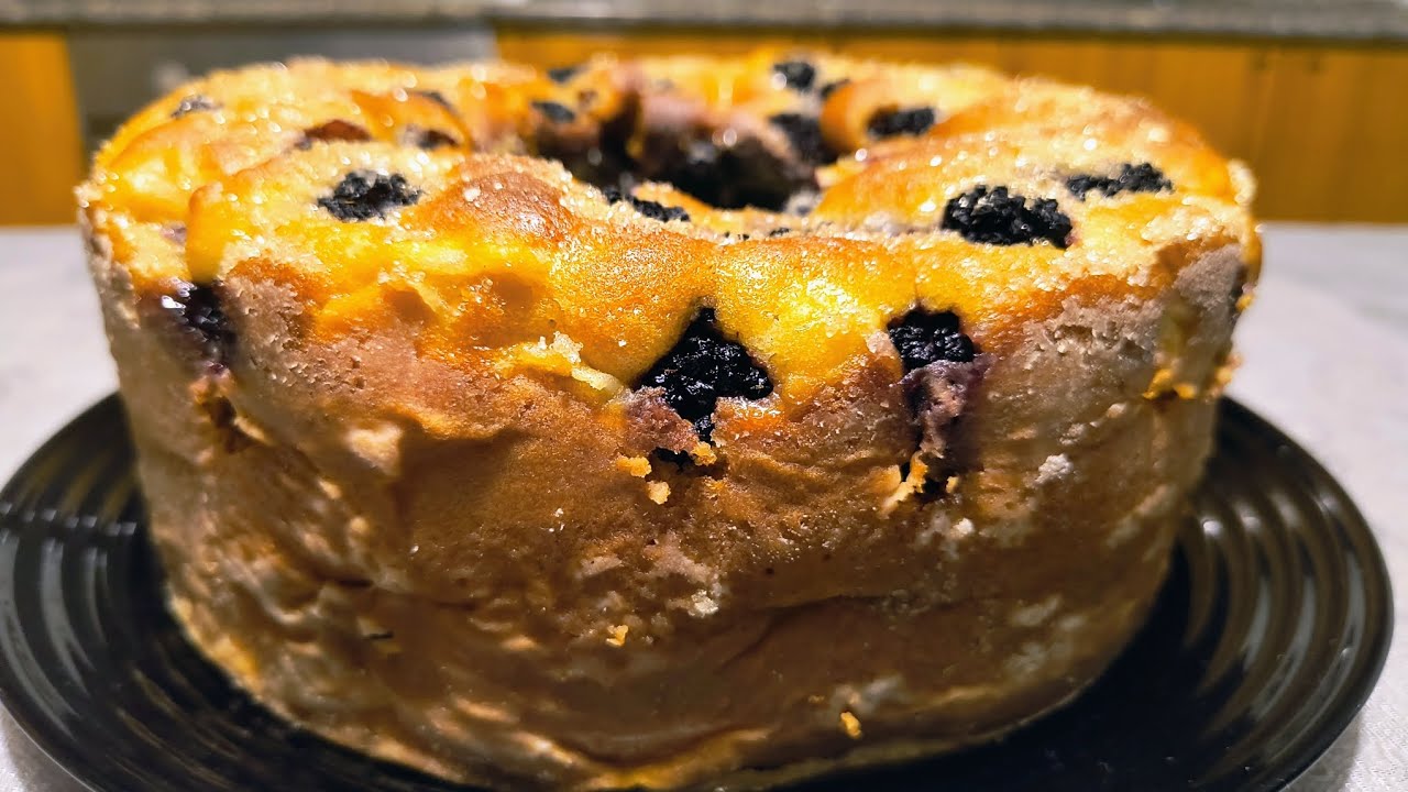 Ciambella con more e mele - Pentola Versilia ricette - Fornetto Versilia - Ciambellone soffice -