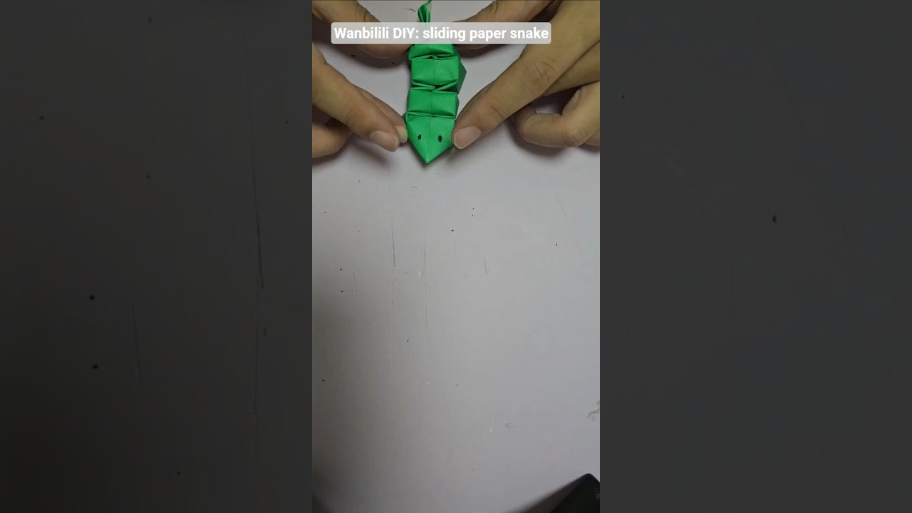 Simple DIY sliding paper snake 