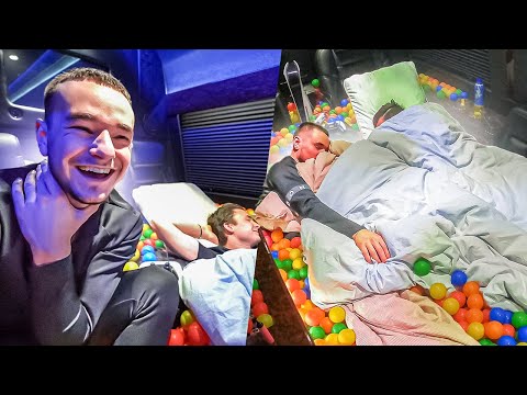 OVERNACHTEN IN BALLENBAK IN DE VIP BUS!