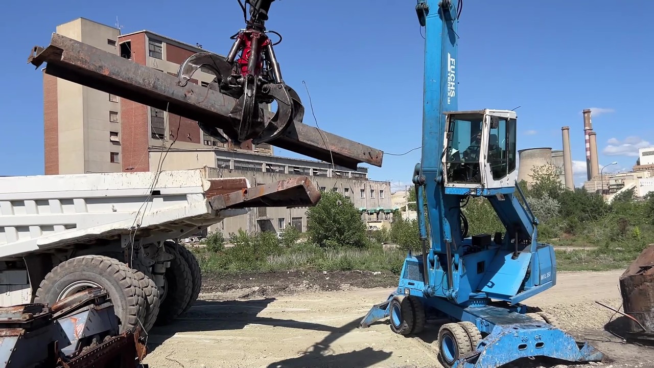 Terex MHL350 Fuchs Material Handler Loading Scrap on Cat 777C Dumper - Sotiriadis/Labrianidis