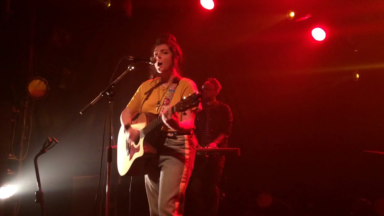 Hoshi « Comment je vais faire » en live à l’Ubu de Rennes le 12 juin