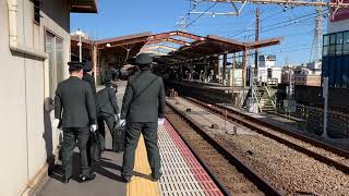 JR東日本トランスイートE001形四季島、西船橋駅10番線入線発車。