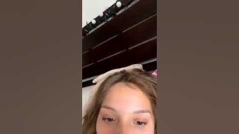 Dad telling daughter to clean up room - 987559