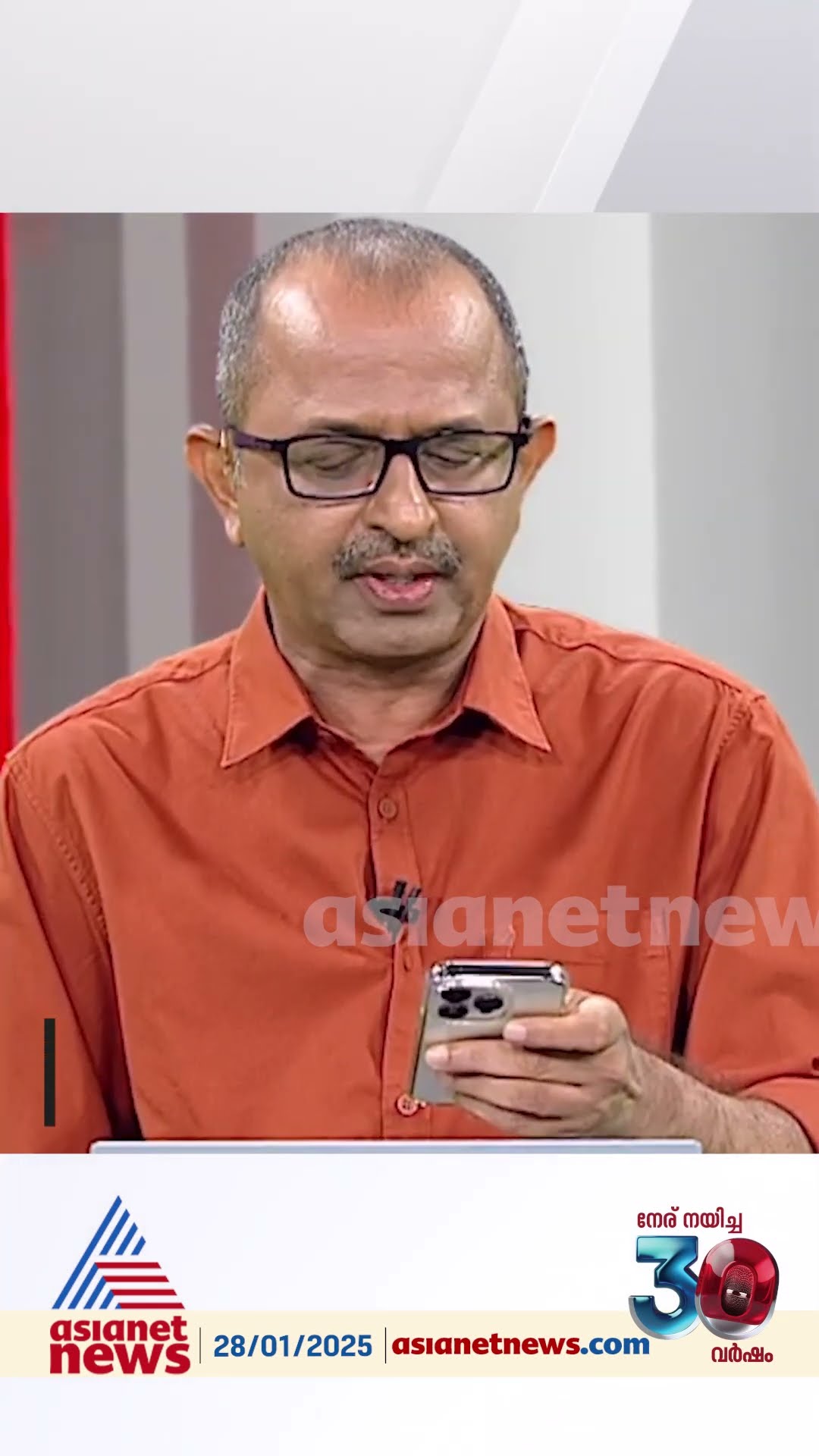 'വരിയുടക്കുക എന്ന നാടൻ പ്രയോഗമാണ് പൊലീസിലിപ്പോൾ നടക്കുന്നത്, പിണറായി വിജയൻ നീണാൾ വാഴട്ടെ '