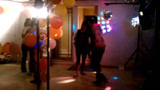 2 retarded people dancing