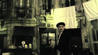 Tonino Carotone - Un Ragazzo Di Strada [Official Music Video] chords