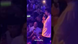 Piqué in the disco - The audience shouts "Shakira! Shakira!!" #shakira #piqué #audiance #live